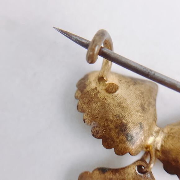 Antique Victorian Gold Tone Bow & Shell Brooch Glass Rhinestones, C Clasp, 1800s - Picture 5 of 6